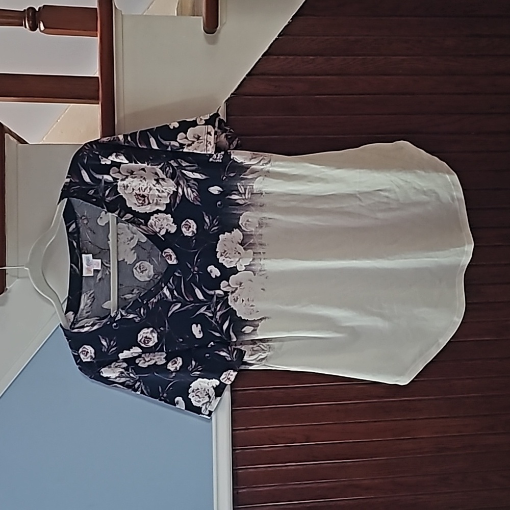 NBW Small LuLaRoe Iris Top